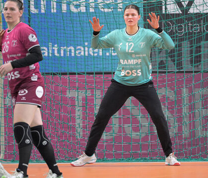 Metzingens Torhüterin Marie Weiss verhindert mit einer Parade  in der Schluss-Sekunde den Oldenburger Ausgleich.