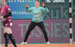 Metzingens Torhüterin Marie Weiss verhindert mit einer Parade  in der Schluss-Sekunde den Oldenburger Ausgleich.