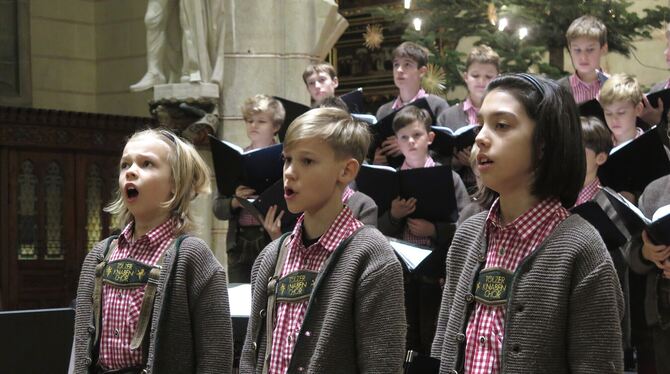 Der Tölzer Knabenchor begeisterte in der Bad Uracher Amanduskirche mit Chorgesang und solistischen Leistungen.