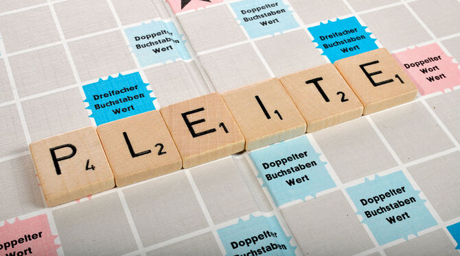 Buchstabenspiel, Symbolbild, Buchstaben bilden das Wort Pleite, Corona-Krise, Deutschland