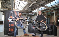 Samuel Löffler (links) vom Evangelischen Jugendwerk Bad Urach-Münsingen ist der »Erfinder« des Projekts »erFAHRBAR« und des Indo