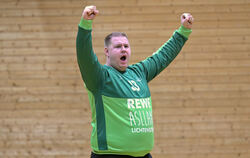 Pariert im Prestige-Derby18 Würfe: SG-Torwart Noah Fischer.  FOTOS: BAUR