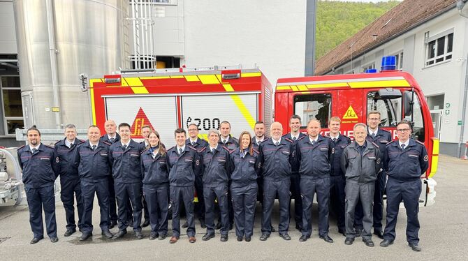21 Mitarbeitende von Sika Deutschland in Bad Urach engagieren sich bei der Werkfeuerwehr