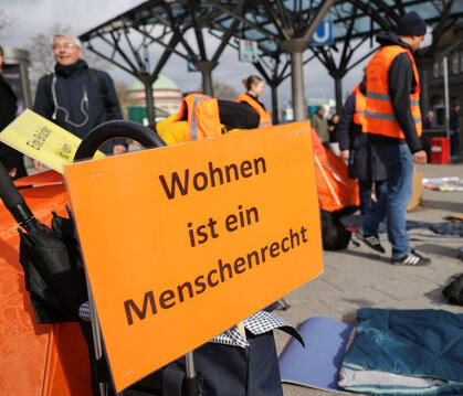 Kundgebungen für mehr Wohnraum fanden dieses Jahr bundesweit statt. Gerade der soziale Wohnraum ist absolute Mangelware.