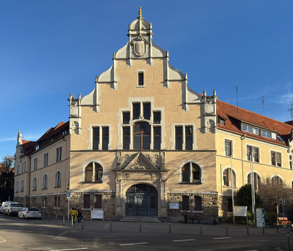 Die eindrucksvollste Kreis-Liegenschaft im Gründerzeitviertel: das Landratsamt.