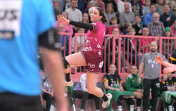 Metzingens Rückraumspielerin Santina Sabatnig  (Bild) und ihre Teamkolleginnen wissen um die Torgefahr von Neckarsulms Vize-Welt