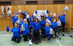 Emely Wagner (Bildmitte) ist seit der Gründung bei den »Blue Poisons«, links neben ihr ist die ehemalige Trainerin Susanne Pape-