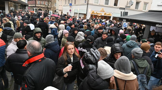 Brechend voll war es am Heiligen Morgen in Reutlingen vor allem wieder am »Bermudadreieck«.