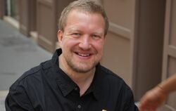 Der Tübinger Stiftskirchenkantor Ingo Bredenbach eröffnet am 11. Januar 2026 die Reutlinger Reihe »Taste und Ton«.