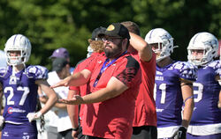 Head Coach Michael Häring (rechts) übt seit Oktober eine Vollzeitstelle bei den SSV Reutlingen 05 Eagles aus.  FOTO: BAUR