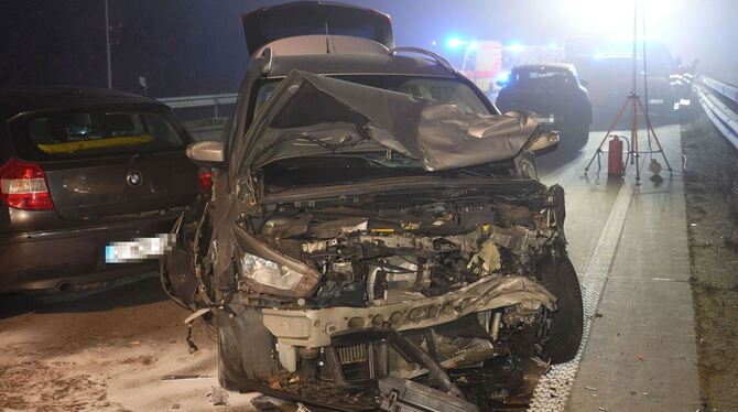 Glatteis-Unfall auf der Autobahn 1 in Niedersachsen