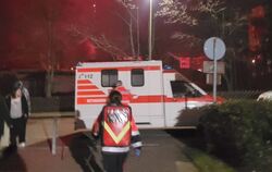 Ein Krankentransportwagen der Malteser bei einem Einsatz in der Silvesternacht 2023.
