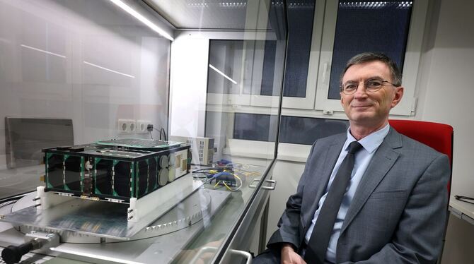 Hakan Kayal, Professor für Raumfahrttechnik Hakan Kayal, Professor für Raumfahrttechnik