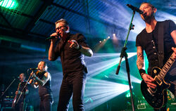 Stehen seit 35 Jahren auf der Bühne: Die Erlanger Musiker von Fiddler's Green.