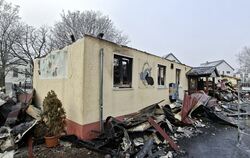Nur noch Schutt und ein Gebäudegerippe: das Kleintierzüchterheim »Albblick« in Altenriet einen Tag nach dem Großbrand.