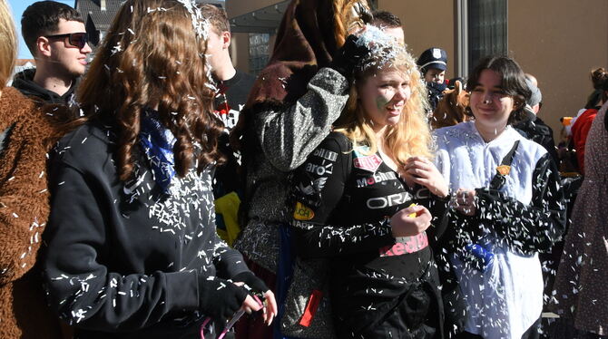 Konfetti Fasnet Mit Schneeregen an der Fasnet muss man immer rechnen