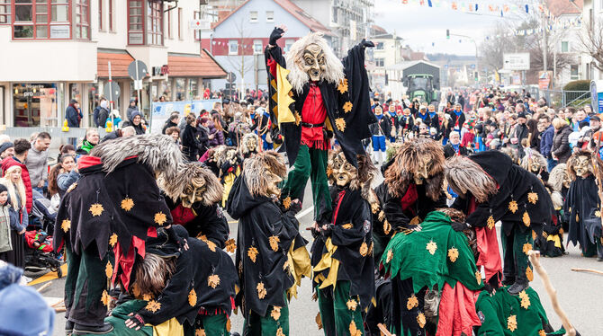 Narrenumzug in der Bahnhofstraße Ein großer Umzug durch Mössingen bildet den Abschluss des ersten Ringtreffens. Dann werden vielleicht auch wieder die Wendgoisch