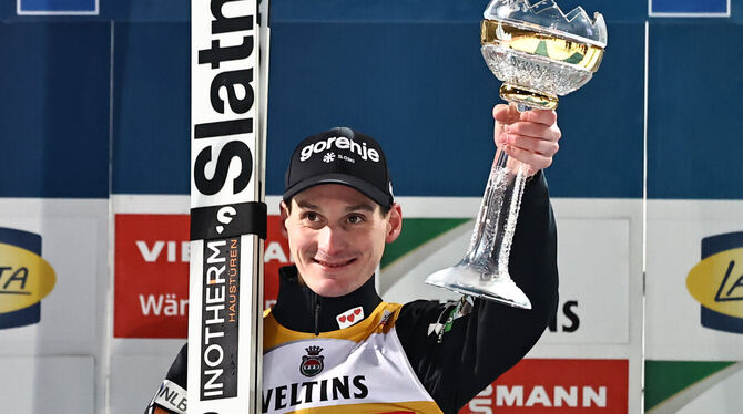 Dauersieger: Der Slowene Domen Prevc führt auch im Gesamt-Weltcup der Skispringer.  FOTO: KARMANN/ DPA