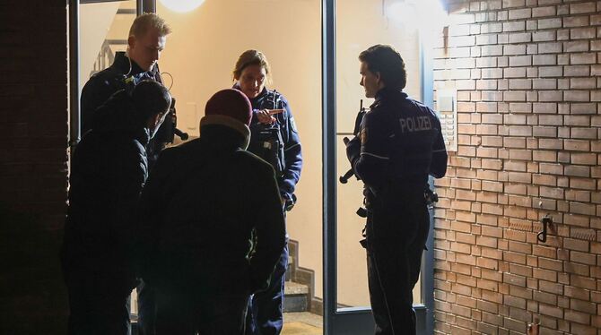 Frau lebensgefährlich verletzt