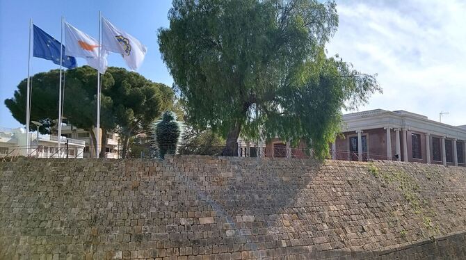 EU-Fahne am Rathaus von Nikosia