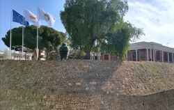 EU-Fahne am Rathaus von Nikosia