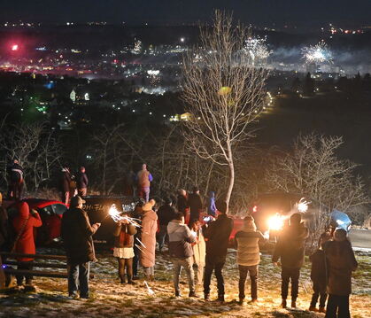 Die Neujahrsnacht wurde groß gefeiert wie hier auf der Olgahöhe bei Mössingen FOTO MEYER