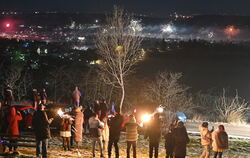 Die Neujahrsnacht wurde groß gefeiert wie hier auf der Olgahöhe bei Mössingen FOTO MEYER