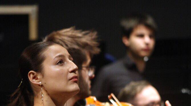 Dani Zhogovska spielte mit der Jungen Sinfonie Reutlingen Chopins »Rondo à la Krakowiak«.