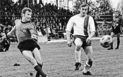 Manfred Kammal (links) in einer Regionalliga-Begegnung des SSV Reutlingen Anfang der 1970er-Jahre. Kammal absolvierte für den Kr