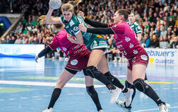 Die Metzinger Abwehr - rechts Svenja Hübner, links verdeckt Selina Lindemann - muss gegen Dortmund alles geben, wenn es eine Übe