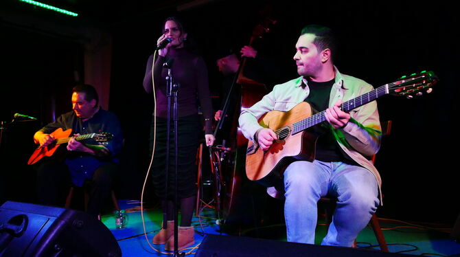 Sie haben den Swing: Gismo Graf (vorne) mit seiner Schwester Cheyenne, Vater Joschi Graf und Joel Locher am Bass.