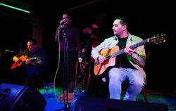 Sie haben den Swing: Gismo Graf (vorne) mit seiner Schwester Cheyenne, Vater Joschi Graf und Joel Locher am Bass.