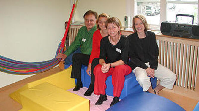 Am ersten Tag in der Villa Kunterbunt (von links): Hans-Anton Maier, Christine Knauer, Andrea Baumgart und Kariane Höhn.
GEA-FOTO: LB Am ersten Tag in der Villa Kunterbunt (von links): Hans-Anton Maier, Christine Knauer, Andrea Baumgart und Kariane Höhn.
GEA-FOTO: LB