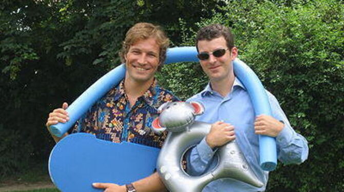 Bestens ausgerüstet für das große Rennen: Jochen und Jens wollen sich zusammen mit GEA-Lesern ins Wasser stürzen. GEA-FOTO: ZENKE
