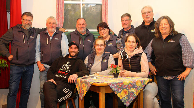 Seit vielen Jahren erfreuen die Honauer »Zwiebelbäuch« ihr Publikum mit unterhaltsamen Stücken zum Jahresbeginn: Jürgen Eidt (vo Seit vielen Jahren erfreuen die Honauer »Zwiebelbäuch« ihr Publikum mit unterhaltsamen Stücken zum Jahresbeginn: Jürgen Eidt (vo