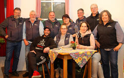 Seit vielen Jahren erfreuen die Honauer »Zwiebelbäuch« ihr Publikum mit unterhaltsamen Stücken zum Jahresbeginn: Jürgen Eidt (vo