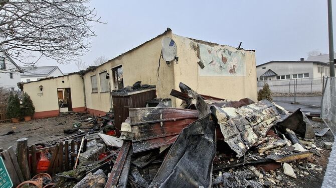 Die Ruine des Hasenheims, das abgebrannte Kleintierzüchterheim »Zum Albblick« in Altenriet