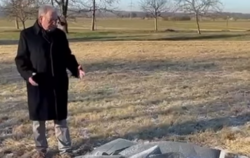 Reutlingens Oberbürgermeister Thomas Keck regt sich in einem Insta-Video über illegal entsorgten Müll auf.