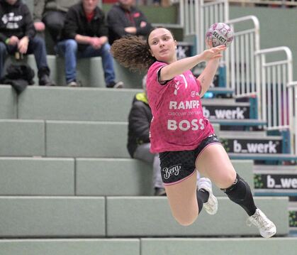 Steht in dieser Saison bislang bei 43 Tore für die Pink Ladies: Flügelspielerin Sabrina Tröster.