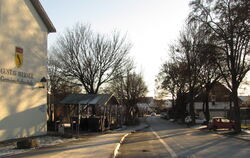 Die Nonnengasse an der Gustav-Werner-Gemeinschaftsschule wird umfangreich erneuert. Fünf Parkplätze (im Bild rechts) fallen dadu