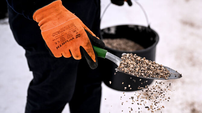 Nicht jedes Streumittel, das im Discounter gekauft werden kann ist auch erlaubt.