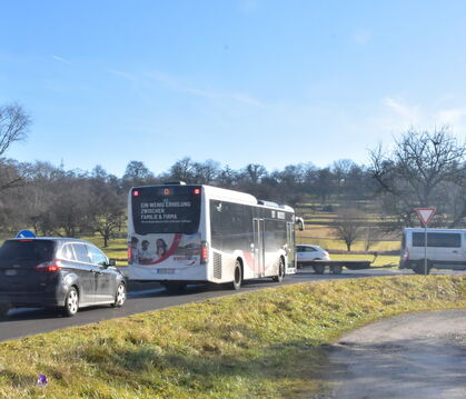Wie kann ich gefahrlos auf die B27 in Richtung Tübingen abbiegen? Für viele Autofahrer ist die Situation am Weiherrain in Ofterd