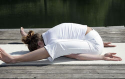 Mit einer weichen, rutschfesten Unterlage macht Yoga noch mehr Spaß: So ähnlich wie auf diesem Foto sehen die Matten aus, die Fr