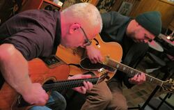 Perfekte Symbiose: Fabio Roveri (links) und Christoph Neuhaus beim Auftritt in der Mitte.