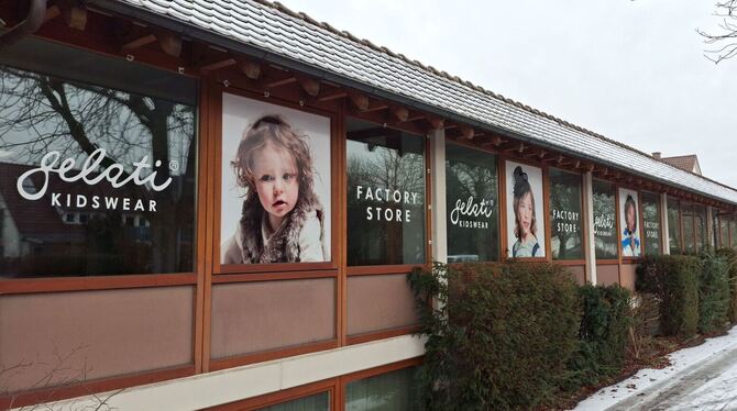 Reusch-Areal Kindermode Outlet Früher gab es Kindermode und Fahrräder auf dem Reusch-Areal, seit Jahren stehen die flachen Gebäude aber leer.