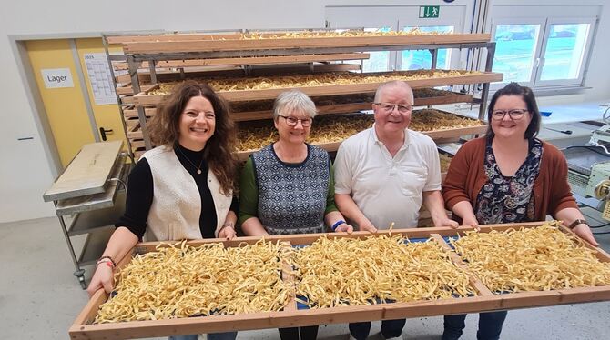 Zwei Generationen Nudel-Leidenschaft: Sabrina Fetzer (links) und Nicole Stoß (rechts) haben die Führung des Familienbetriebs von