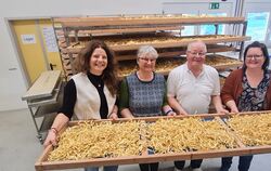 Zwei Generationen Nudel-Leidenschaft: Sabrina Fetzer (links) und Nicole Stoß (rechts) haben die Führung des Familienbetriebs von