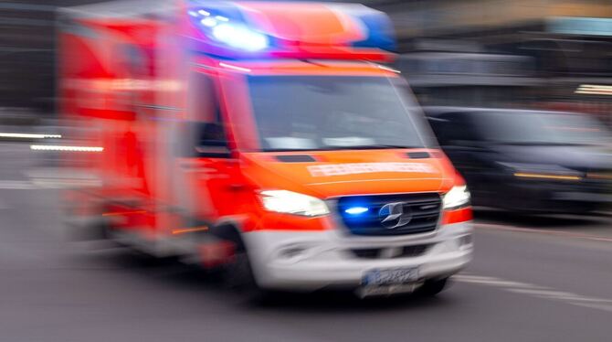 Krankenwagen im Einsatz Krankenwagen im Einsatz