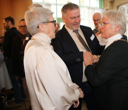 Die ehemalige Gemeinderätin Karin Salzer (rechts) war eine der vielen Dettinger Bürger und Bürgerinnen, die von Bürgermeister Mi