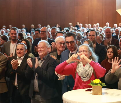 Sehen und gesehen werden: Zum Bürgerempfang in der Metzinger Stadthalle kamen rund 600 Besucher.